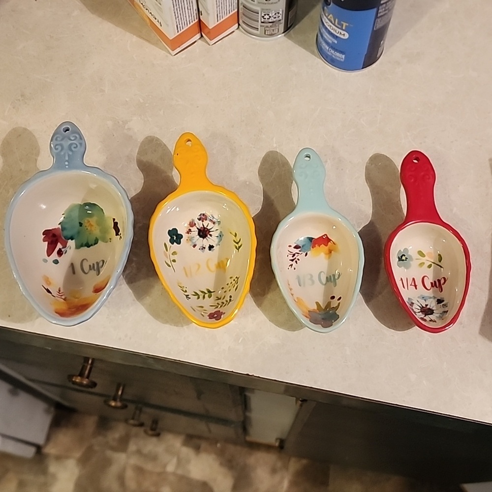 Measuring cups